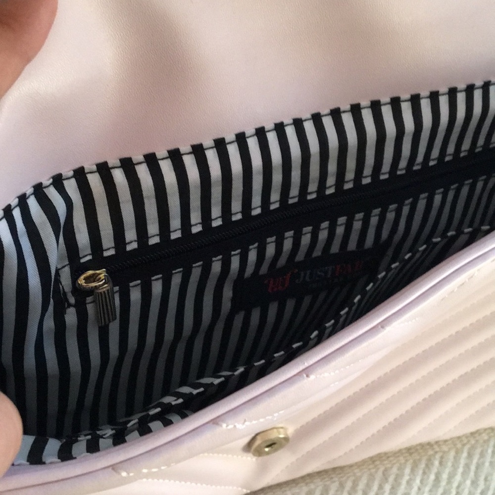 JustFab Quilted Chain Shoulder Bag - Picture 4 of 8